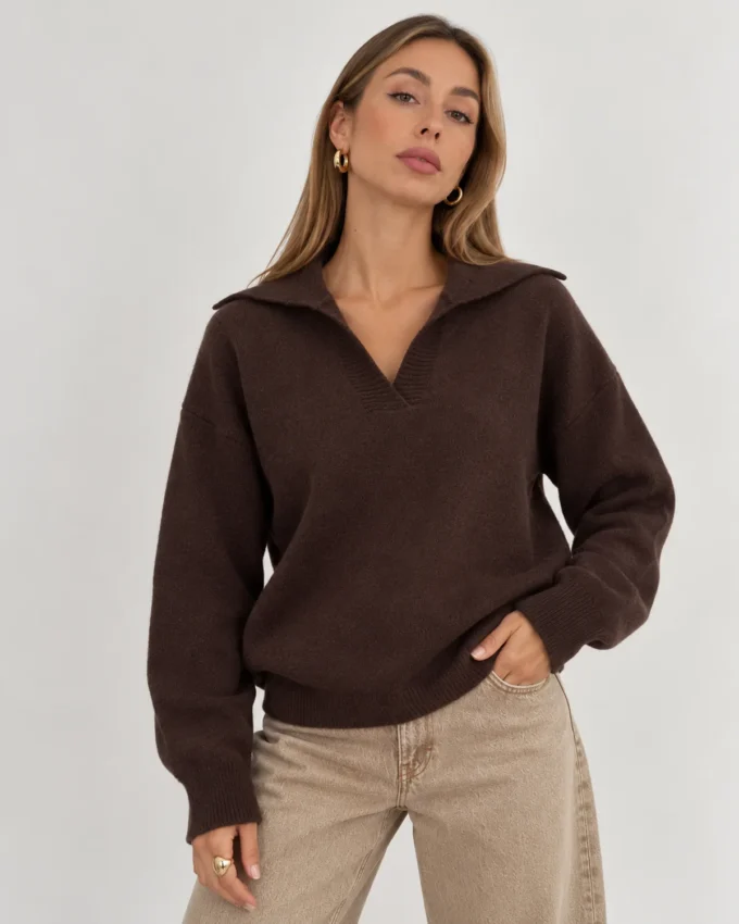 01-chocolate-sweater-model