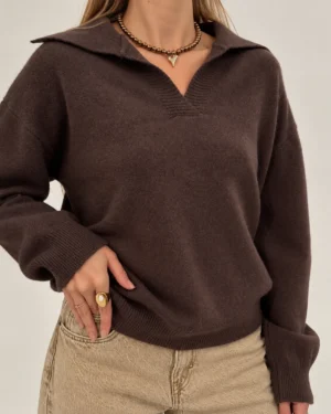 03-chocolate-sweater-detail